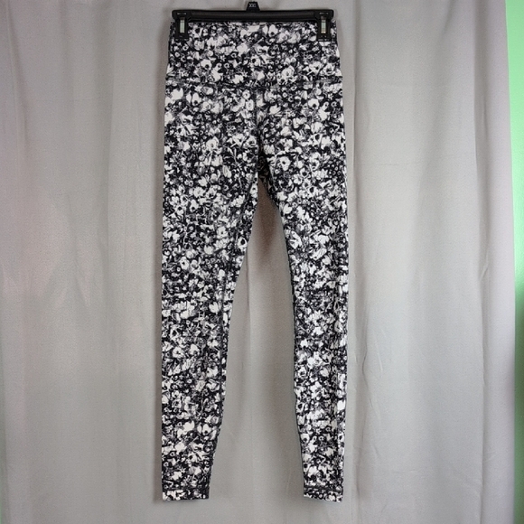 lululemon athletica Monochrome Floral Leggings - Picture 1 of 6